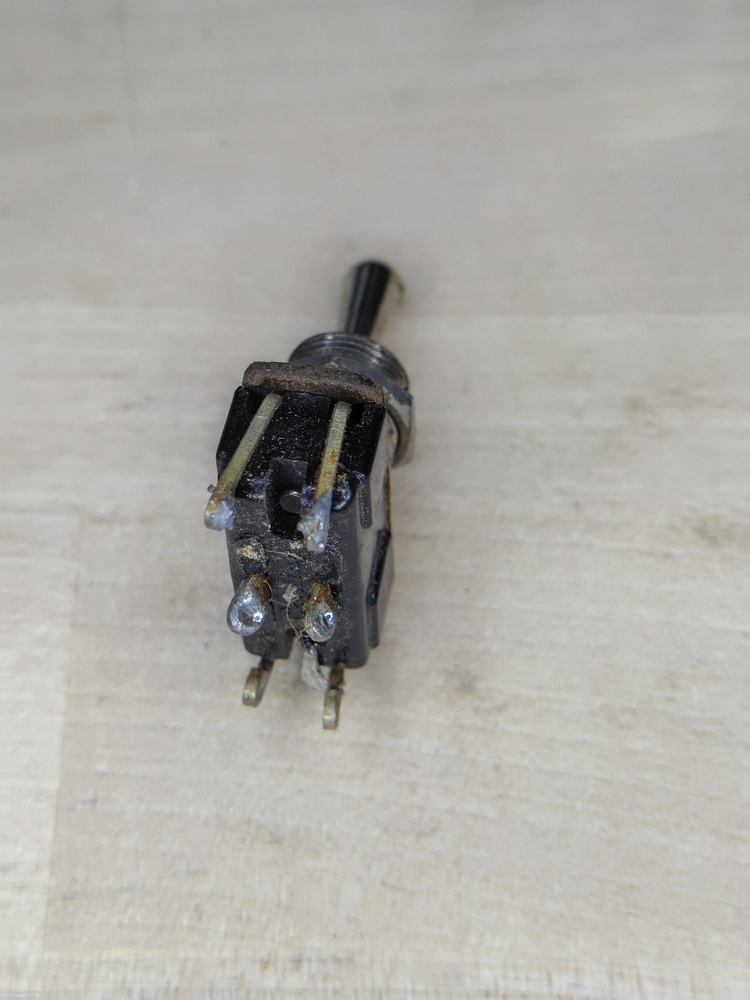 UND LAB TOGGLE/ CHERRY ELECTRIC ON-OFF 3A 250V 6A 125V PRE WIRED SWITCH