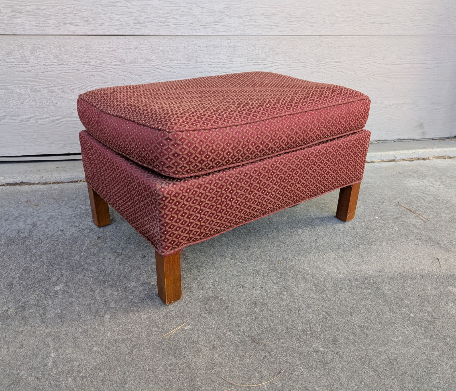 Vintage Mid Century Modern Retro Red Upholstered Ottoman Footstool Wood Legs B29