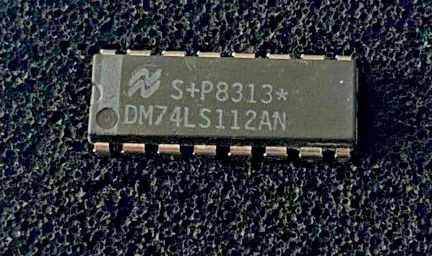 National DM74LS112AN dual neg-edge trig J-K flip flop Integrated Circuit