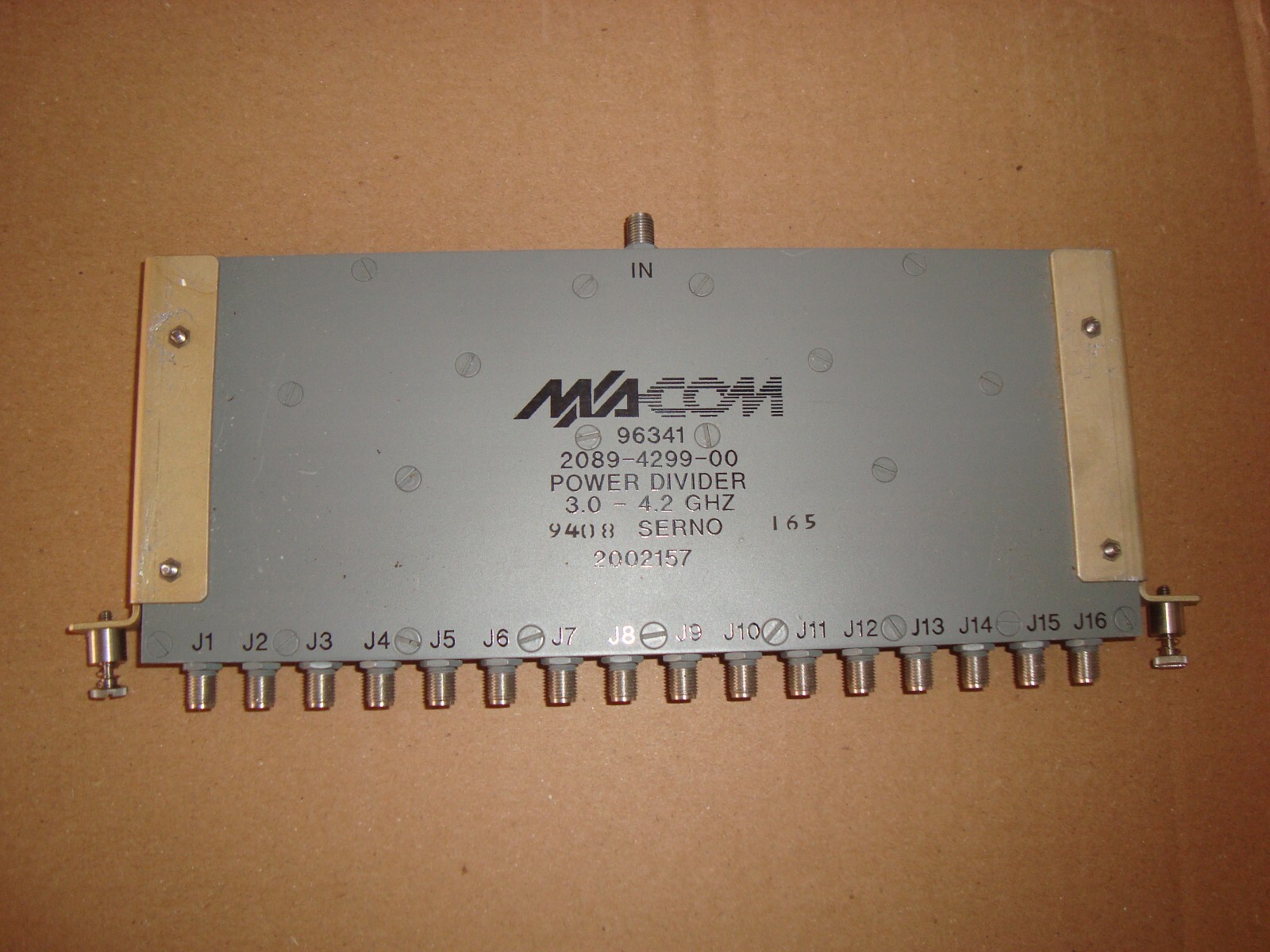 16 Way SMA Power Splitter 3000-4200Mhz 2089-4299-00 MA / COM