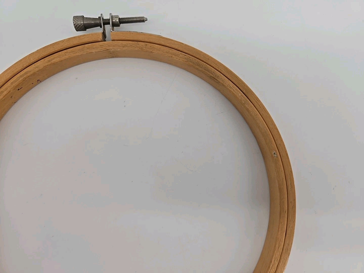 Lot of 4 Round Embroidery Hoops Pre-owned READ