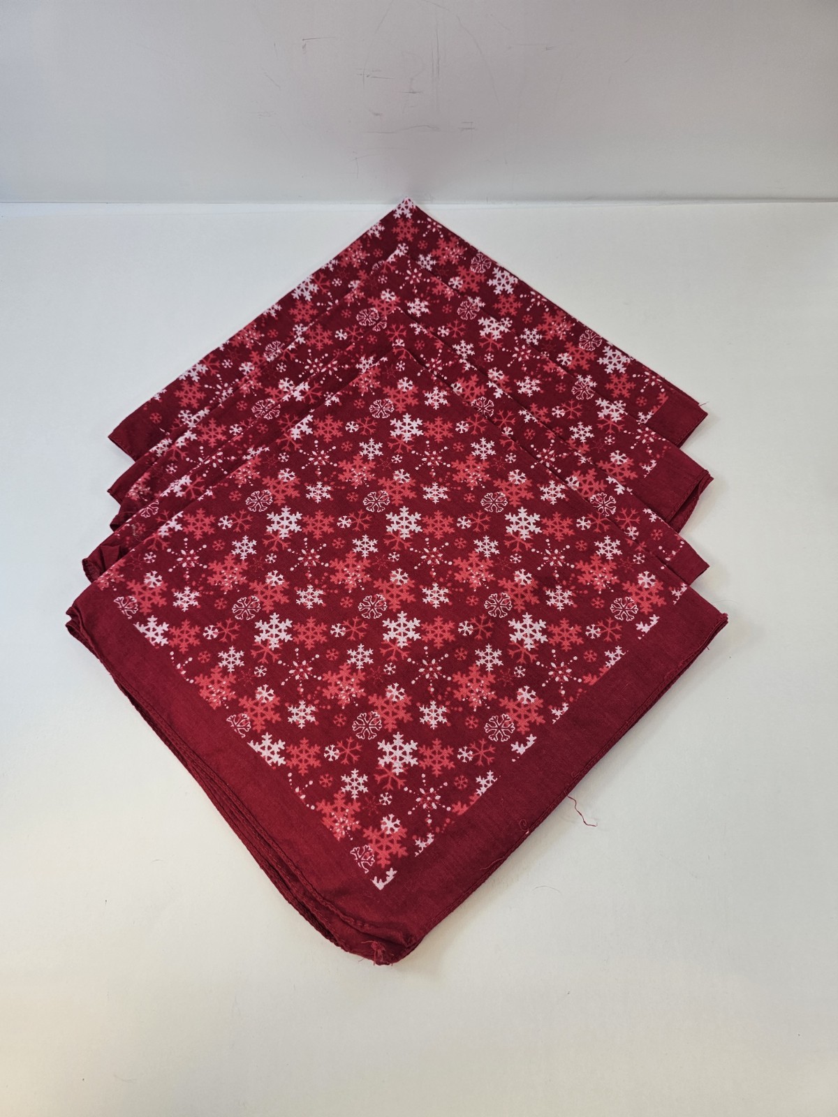 Set Of 4 Fabric Napkins - Snowflake Bandana NAPKINS