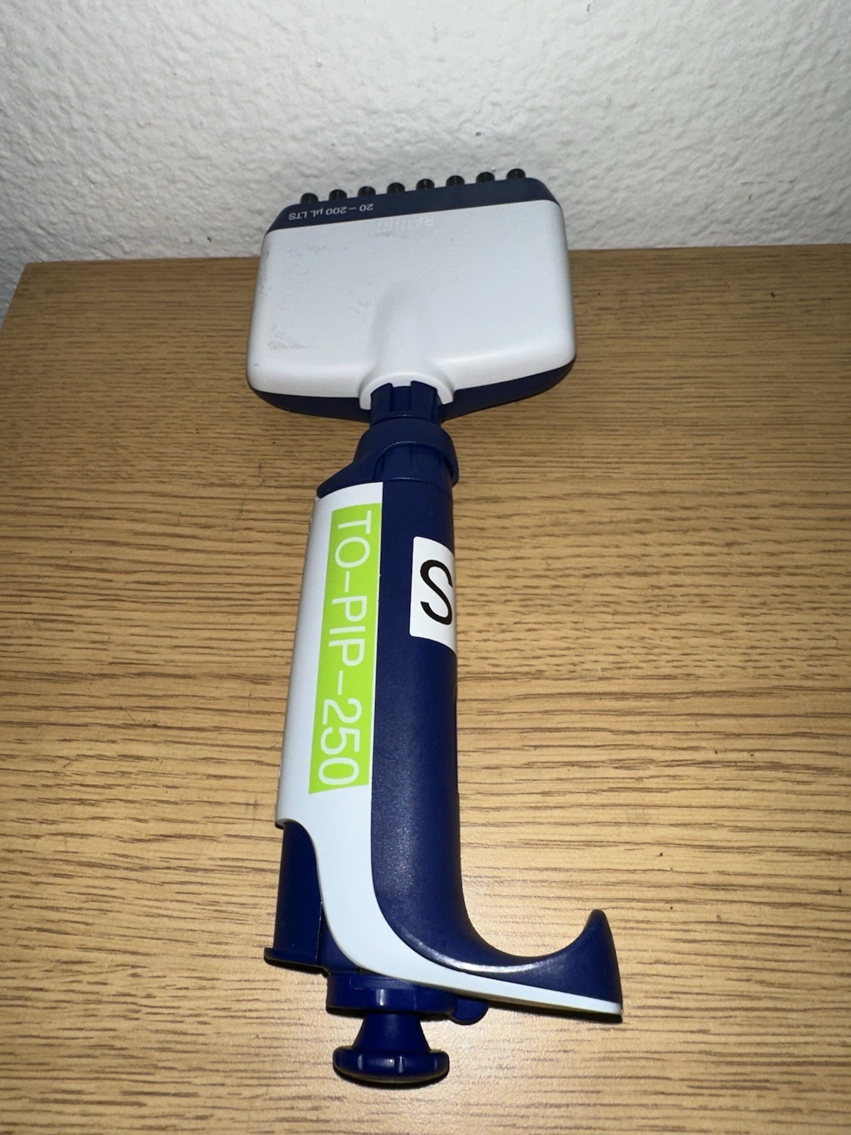 Rainin XLS Pipet Lite Multichannel Pipette, 12 Channel 20-200 μL