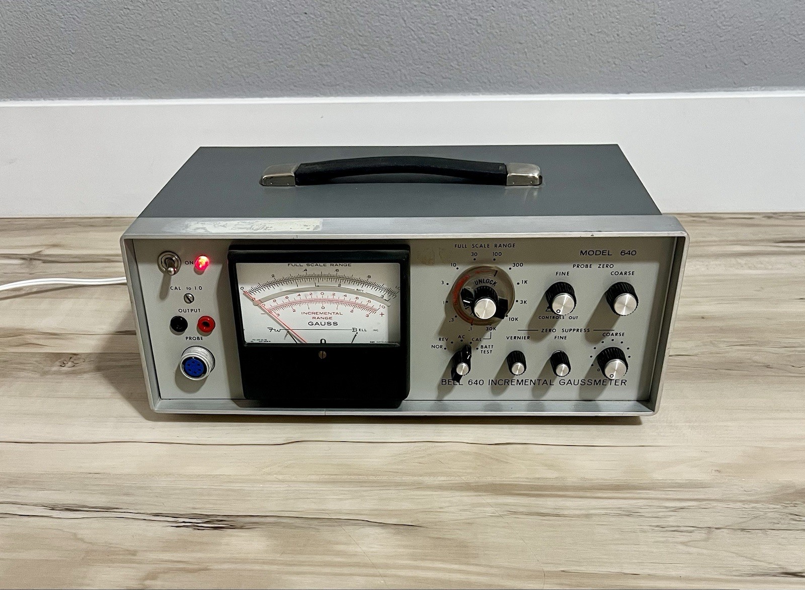 Bell 640 Incremental Gaussmeter W/ Manual; Powers On - No Power Cord/Probe