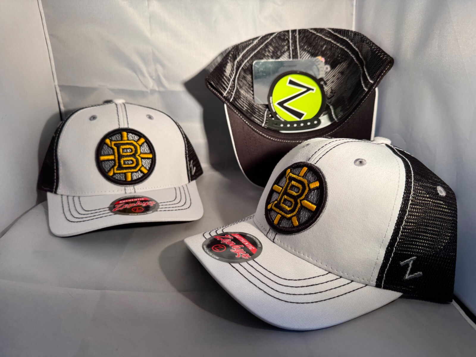 Boston Bruins White with black mesh Snapback Hat OSFA By zephyr
