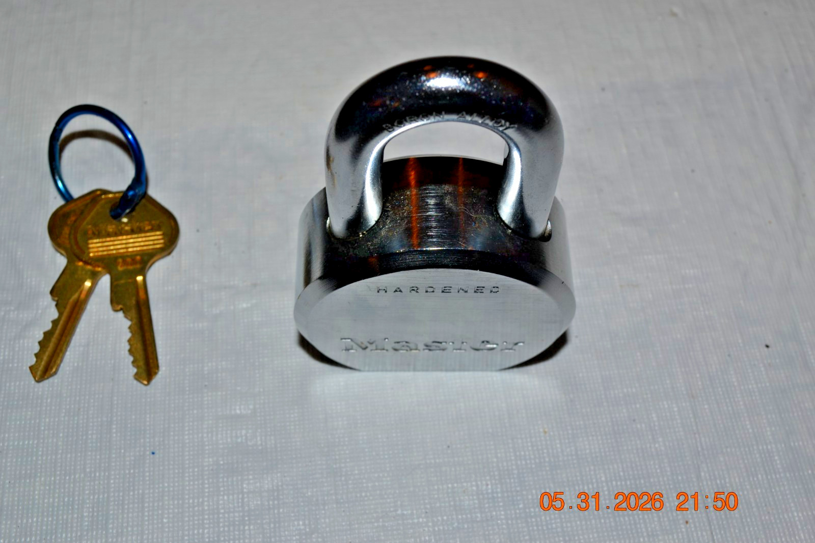 Nice Master Lock 930/6230 Hardened Keyed Padlock & 2 Correct Master Lock Keys