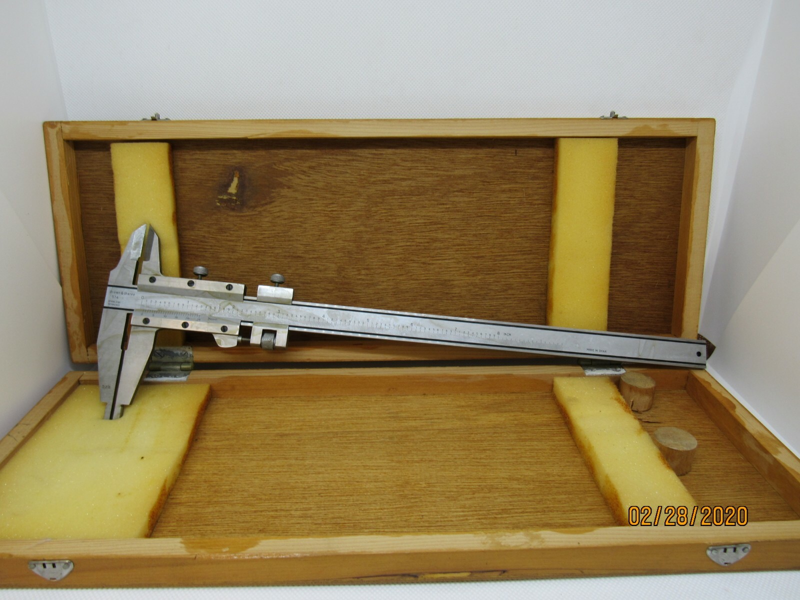8" PLAIN LOCKING SCREW PRECISION VERNIER CALIPER  574