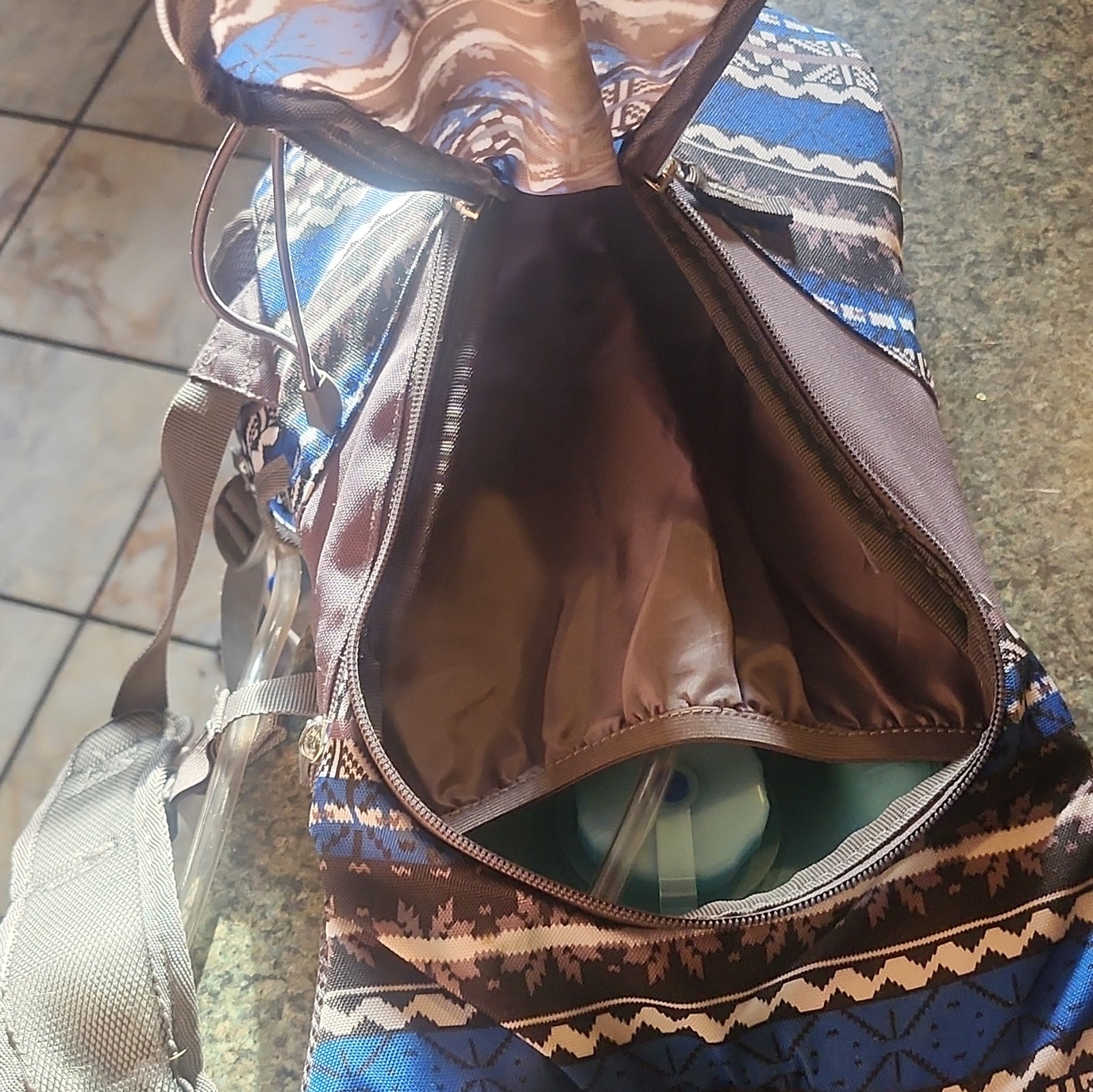 Cloudveil 2L Hydration Backpack w/Unique Blue/Gray Pattern,2 Zip Waist Pockets