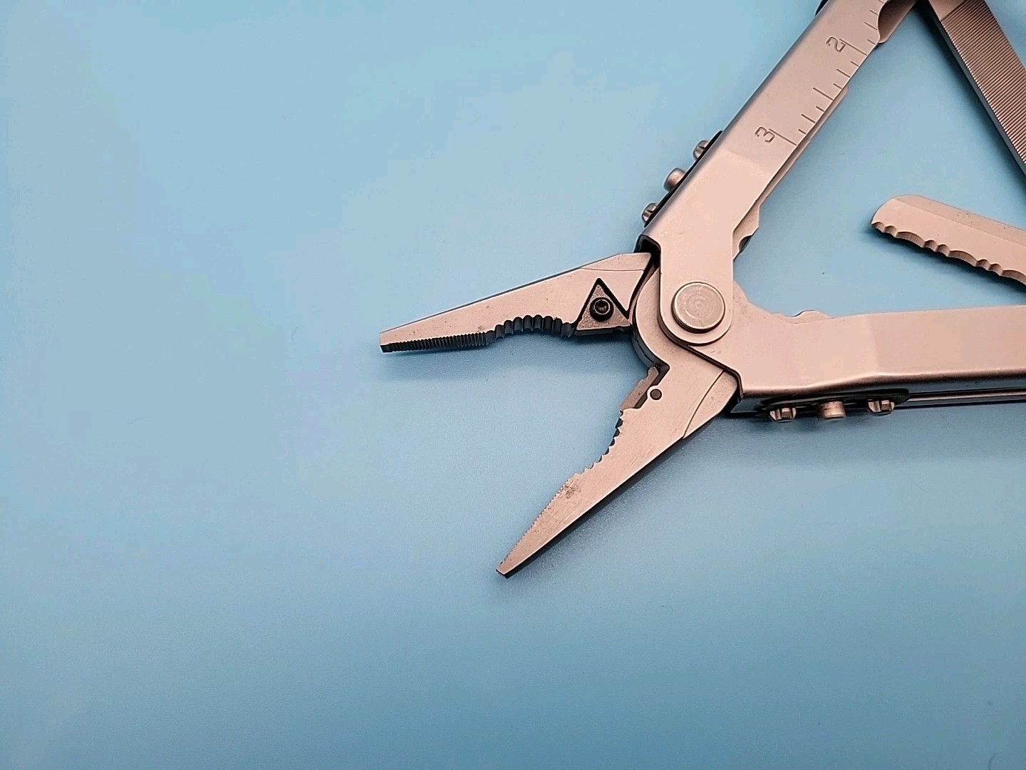 Gerber MP600 Multiplier Multi-Tool - Silver - Needle Nose Carbide Cutter Pliers
