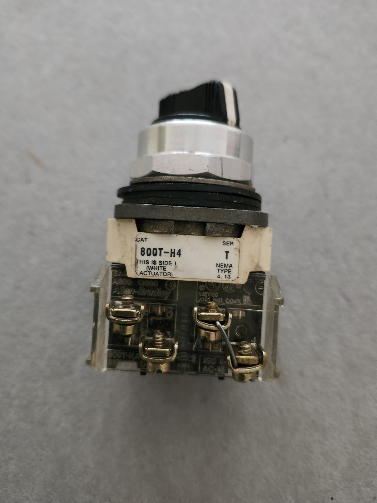 AB 800T-H4 2 POSITION SRING RETURN FROM THE RIGHT SELECTOR SWITCH
