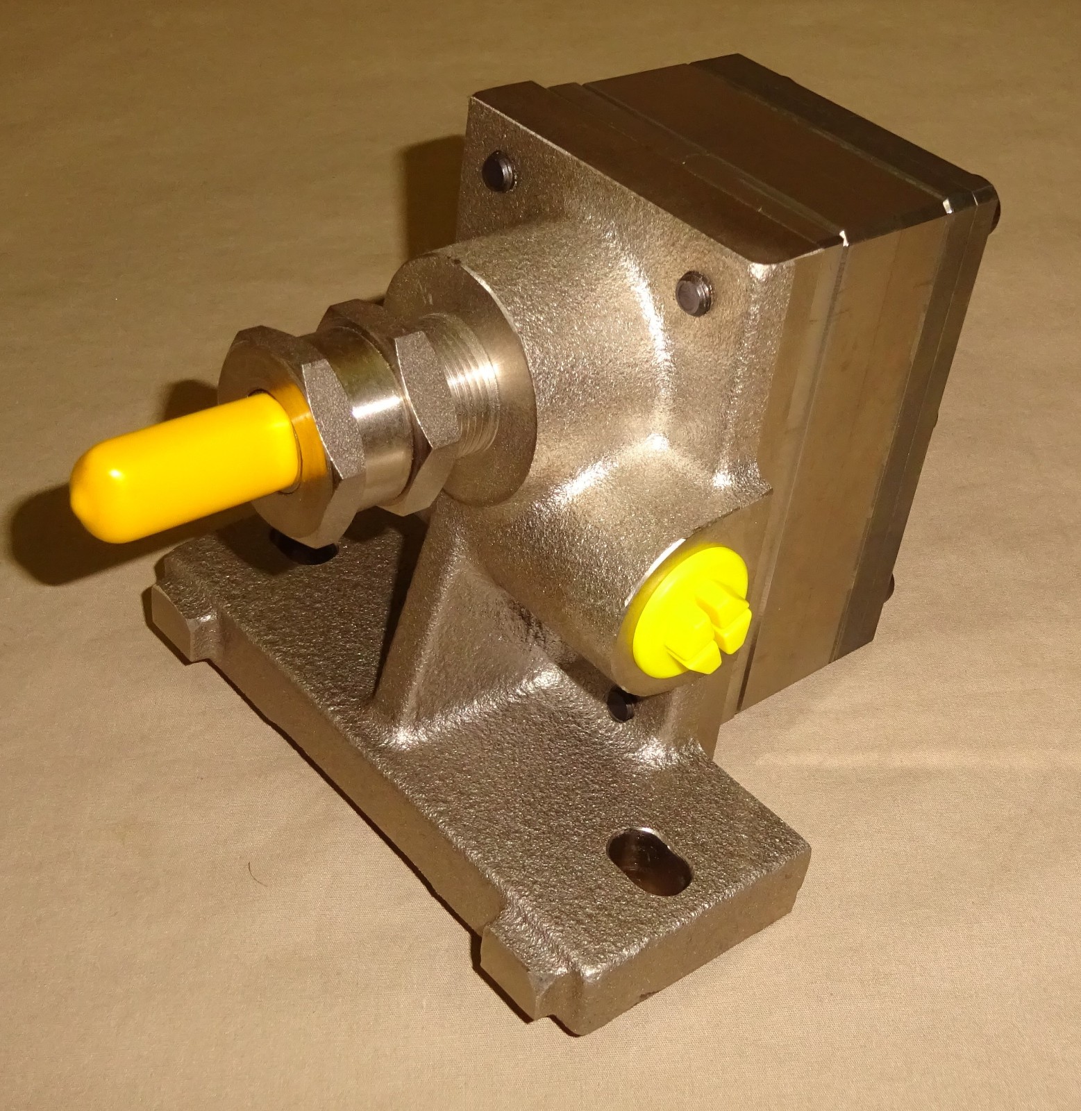 MVV PL8 020 01 DCD 01 Gear Pump PL802001DCD01 Shaft 12mm Metering NEW