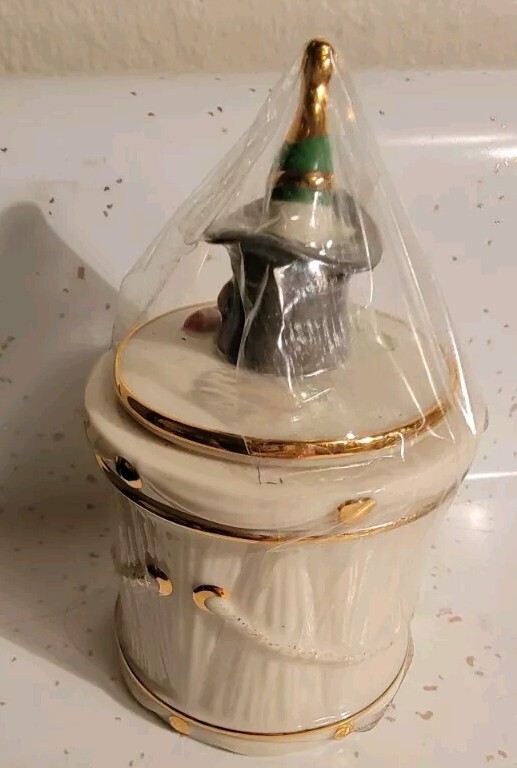 LENOX CHINA TREASURES COLLECTION CONGRATULATIONS  TRINKET BOX