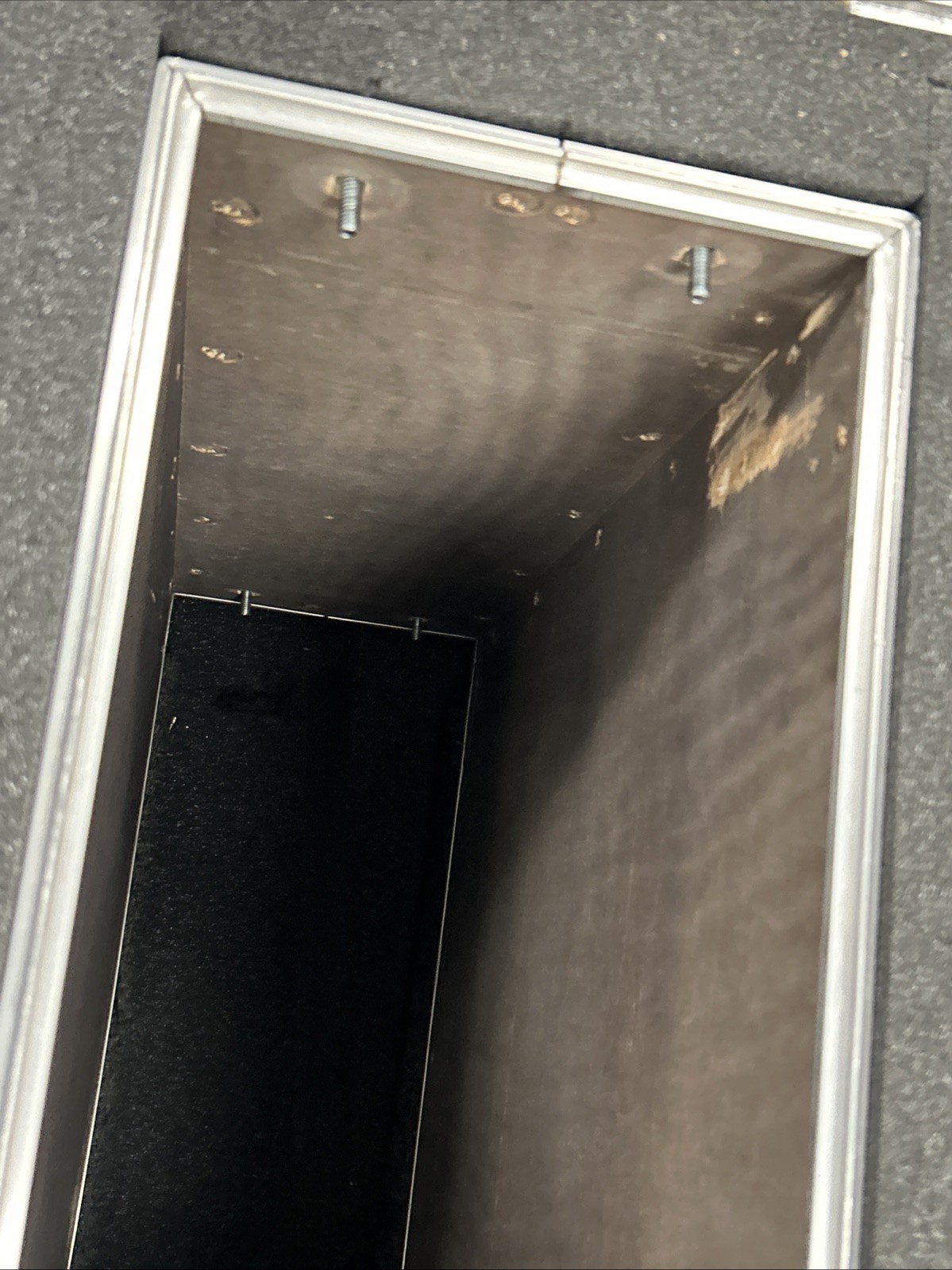 Flight Case Server Rack 4U Penn Elcom 19” Wide 21” Depth 2” Foam, missing parts