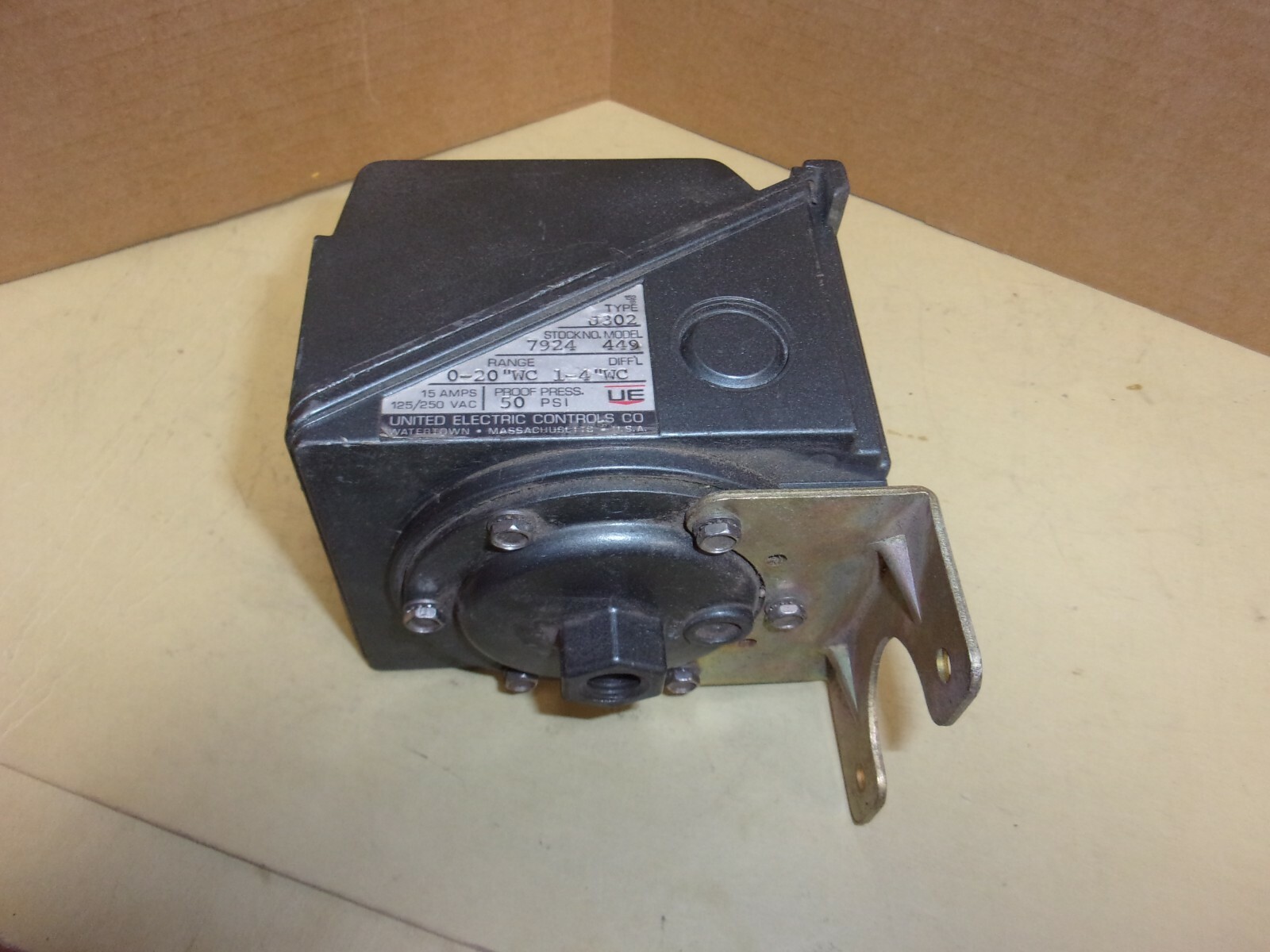United Electric Pressure Control Switch J302 , 7924 , 449