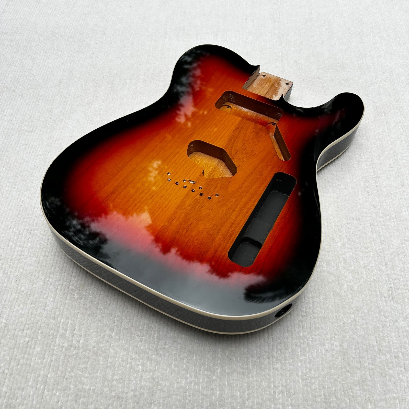 Guitar Body Telecaster Alder wood HS 3TS   LBS polyester paint