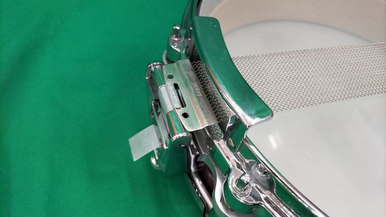 Pearl Maple Piccolo Snare Drum 14 x 3.5 Free Floating System Clean