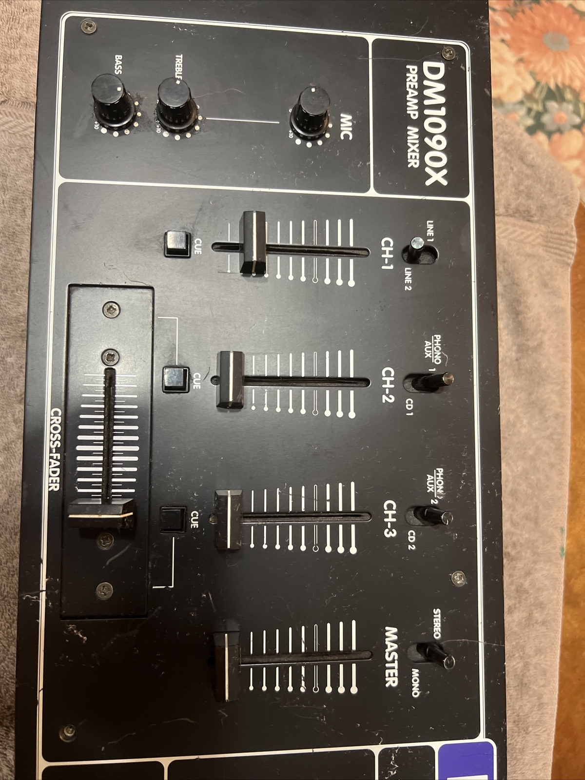 Numark DM1090X Preamp Mixer