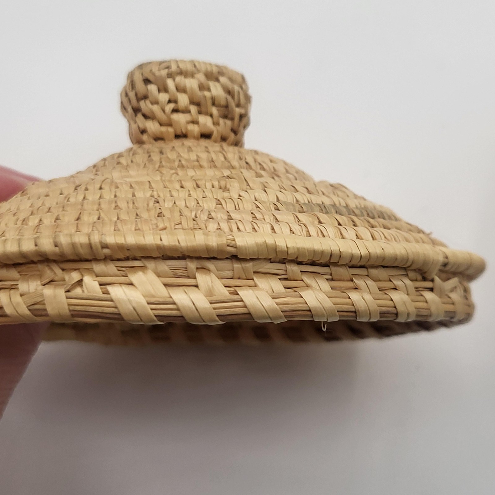 Handwoven Straw Lidded Basket Small Trinket Storage Openwork Star Lid 5"