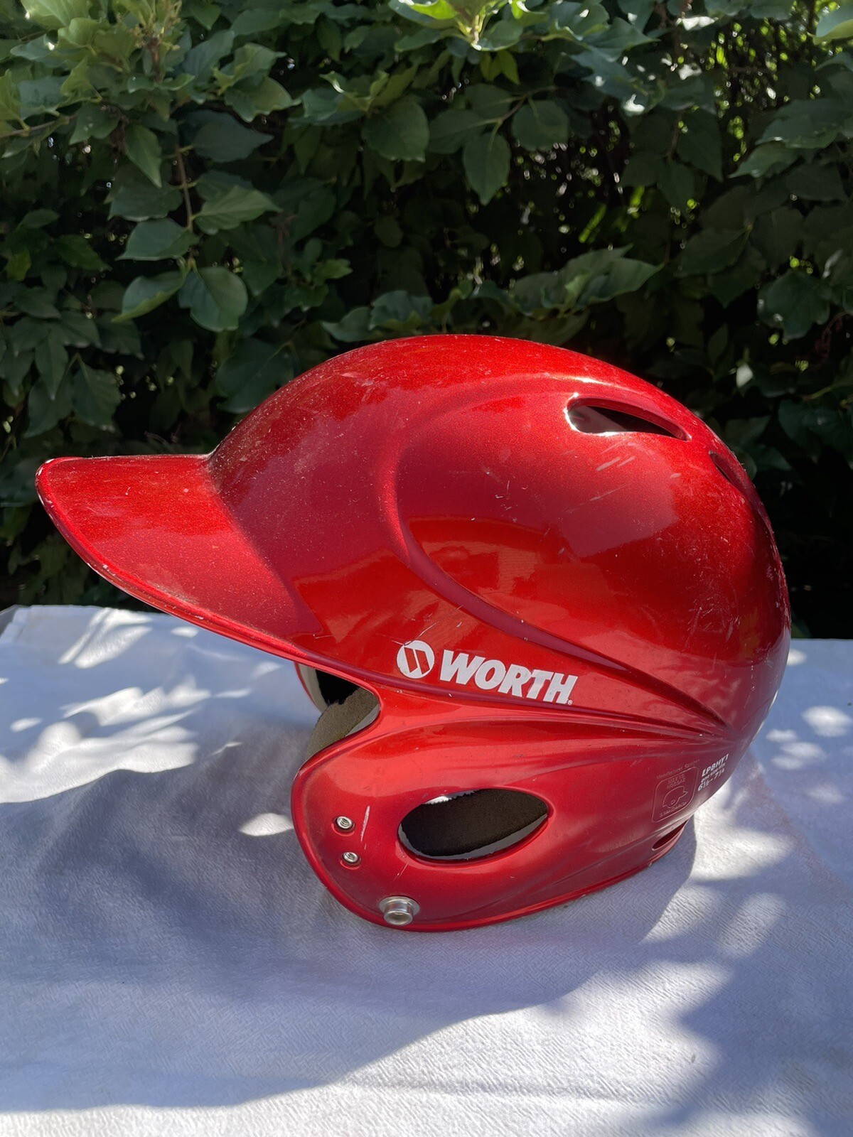 Worth Kids Baseball/Softball Batting Helmet, Low Profile,61/2-71/4 Red