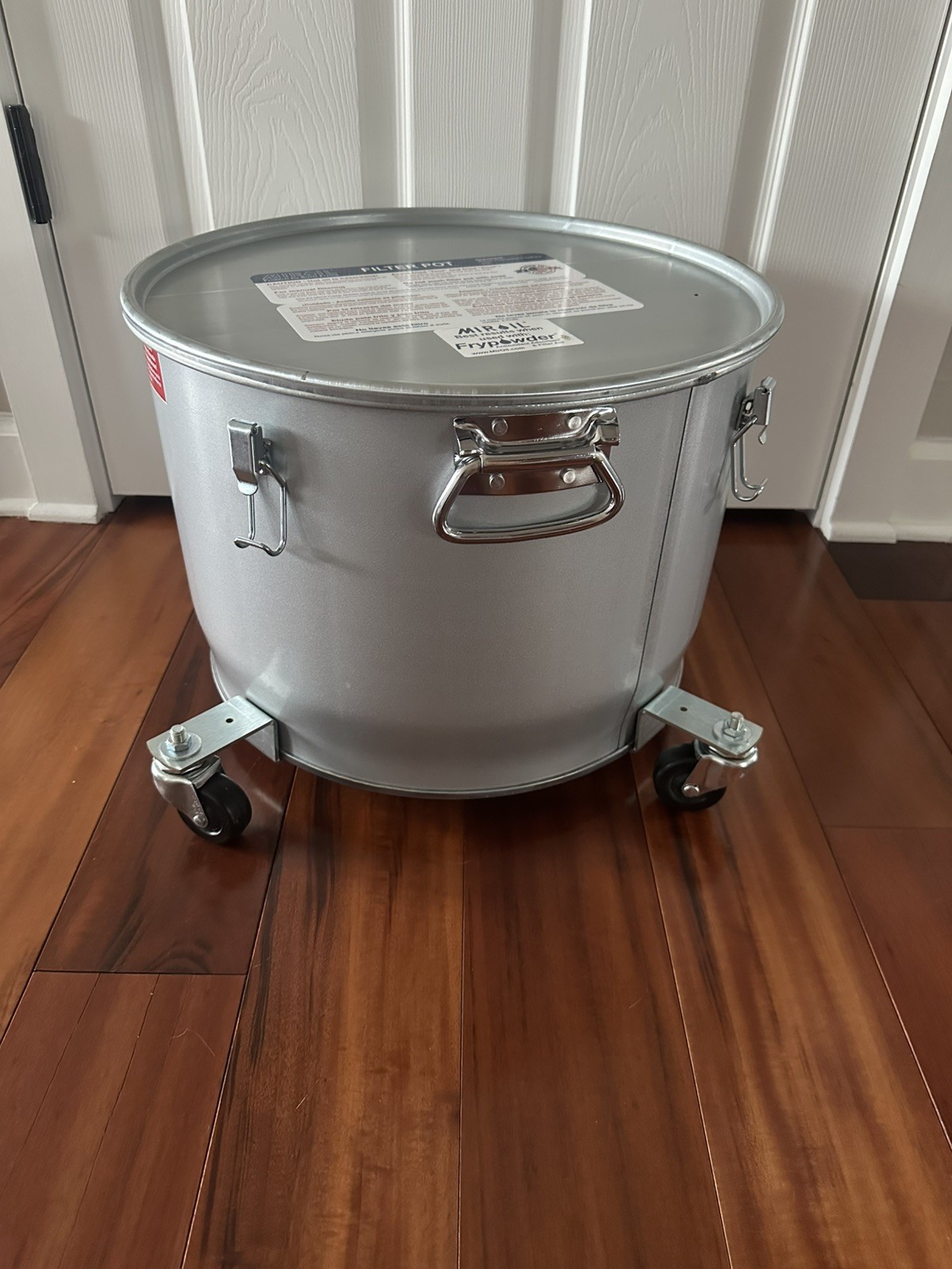 MirOil Model 60LC Drain Pot With Lid & Castor Base, Silver – 7 Gal