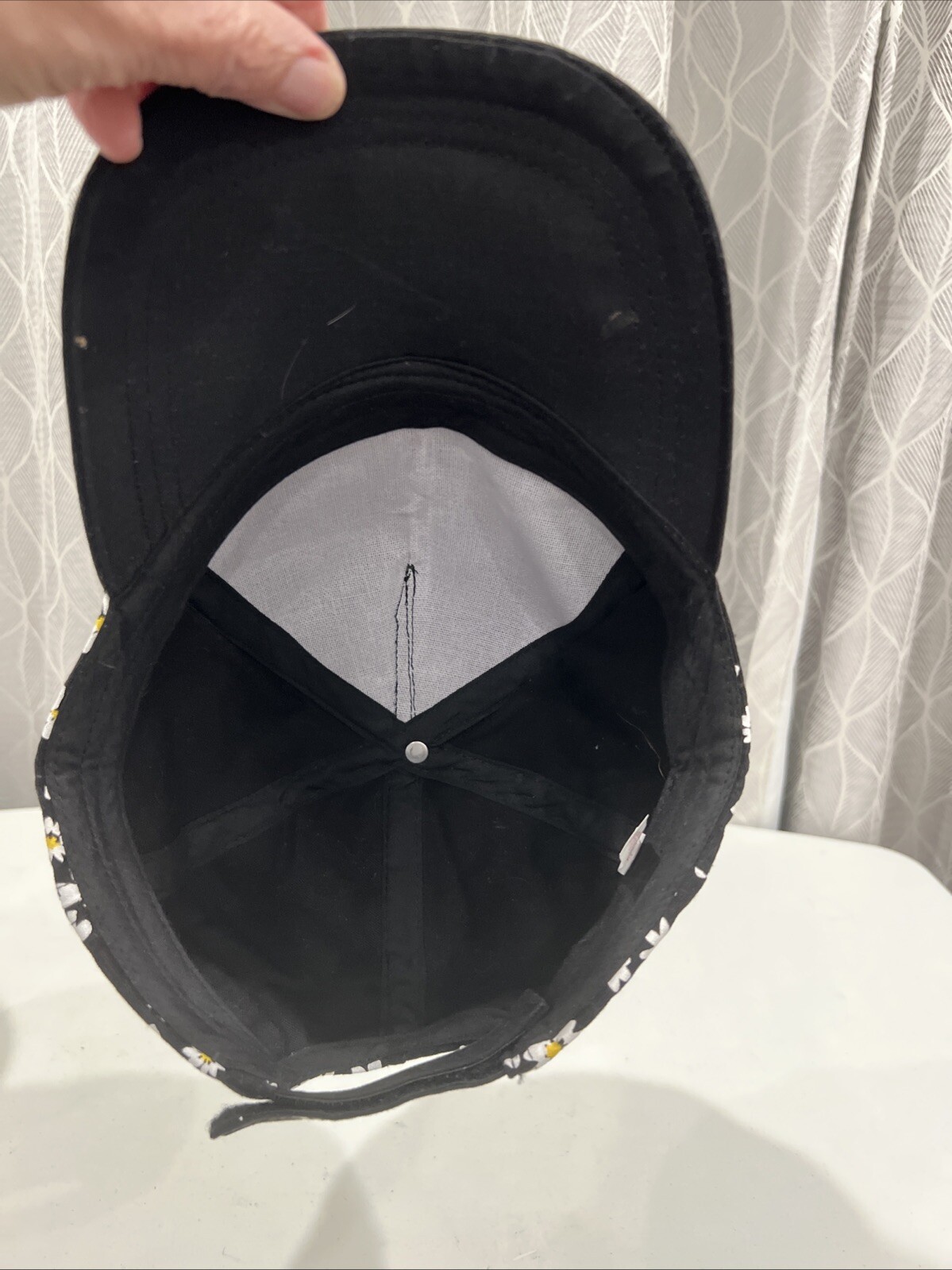 Justice Black w White Yellow Dasiy’s On Hat Cap Hook Loop Women EUC