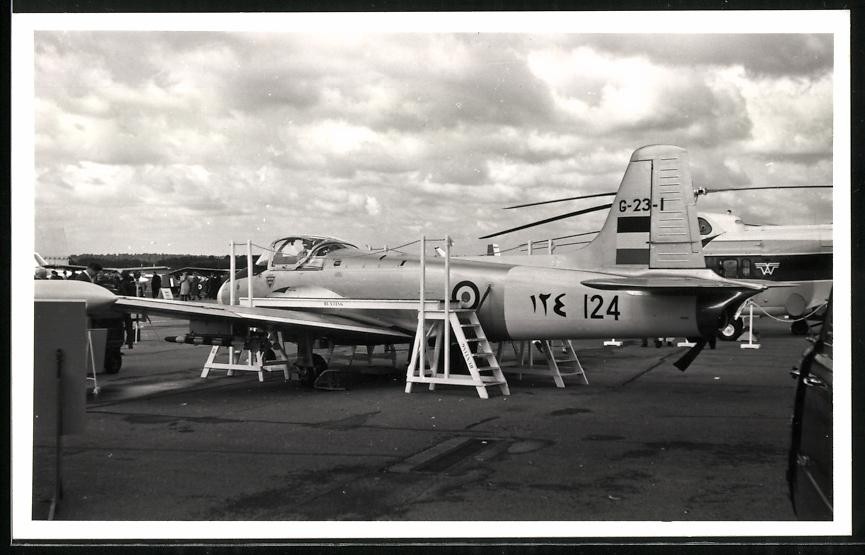 Photography Fighter Aircraft / FIGHTER JET At An Aviation Exhibition