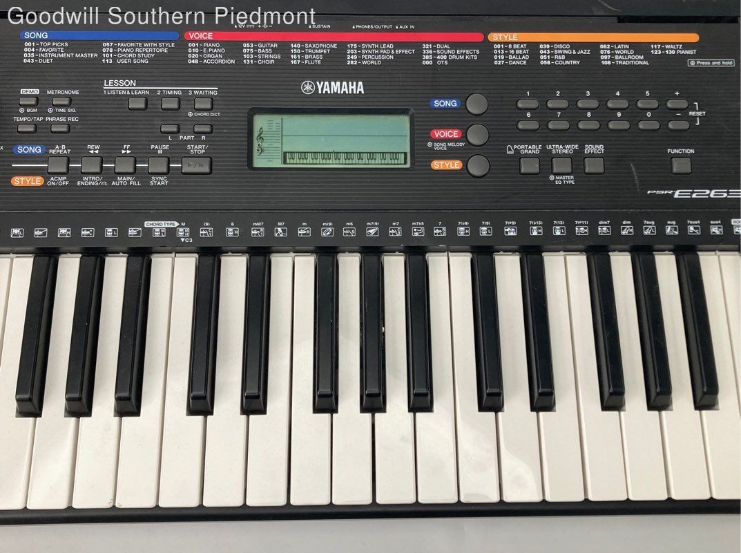 Yamaha PSR-E263 Electronic Keyboard - Tested, Read