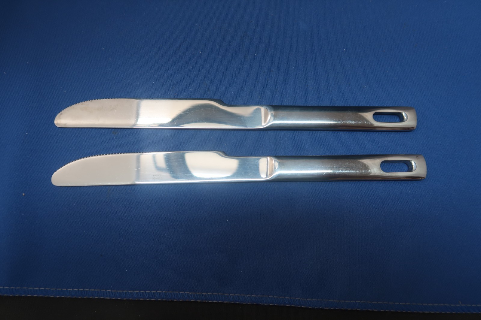 Towle Stainless Loop China 2 Dinner Knives 9"