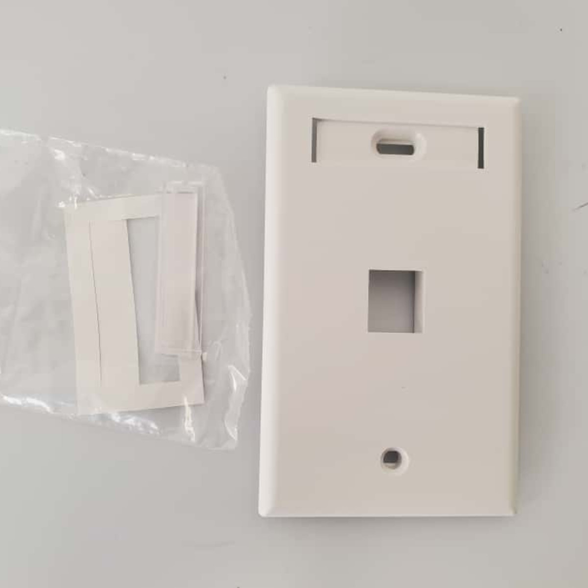 Leviton 42080-1WS Single-Gang Quickport Wallplate with ID Windows 2 Pack