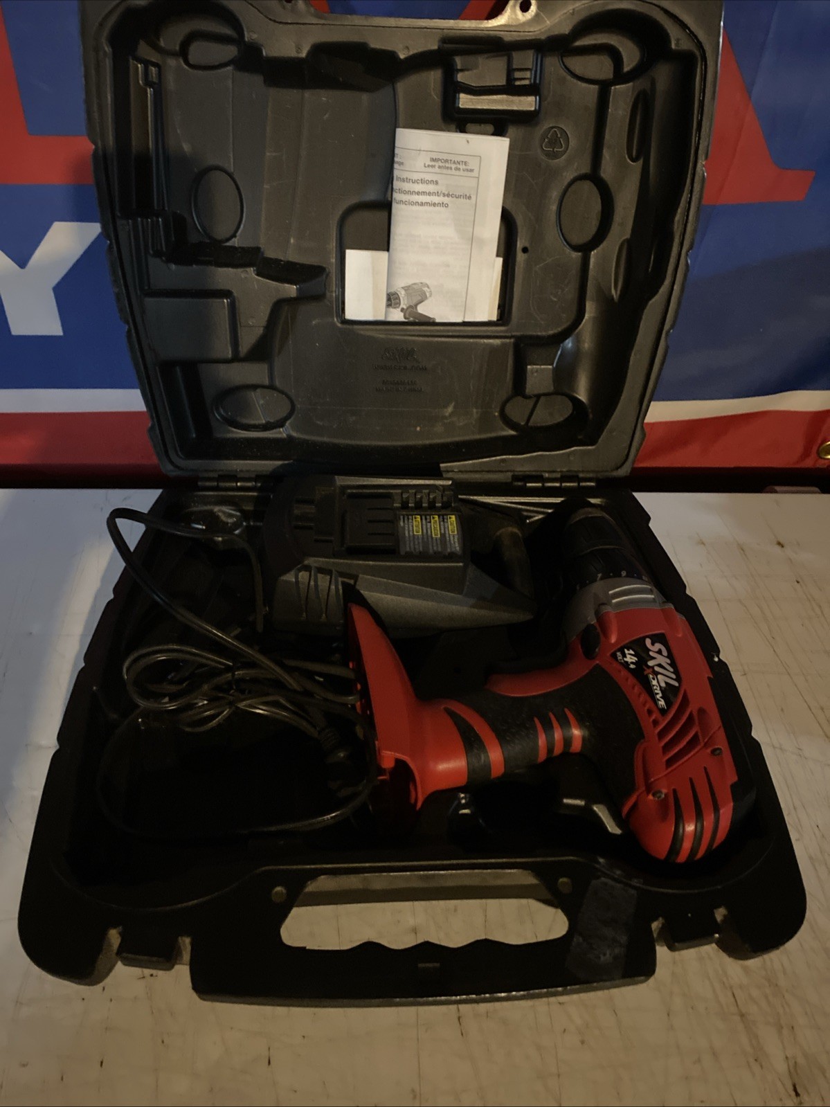 Skil Drive 14v 2587-B3585 Drill And Charger/case no Batteries