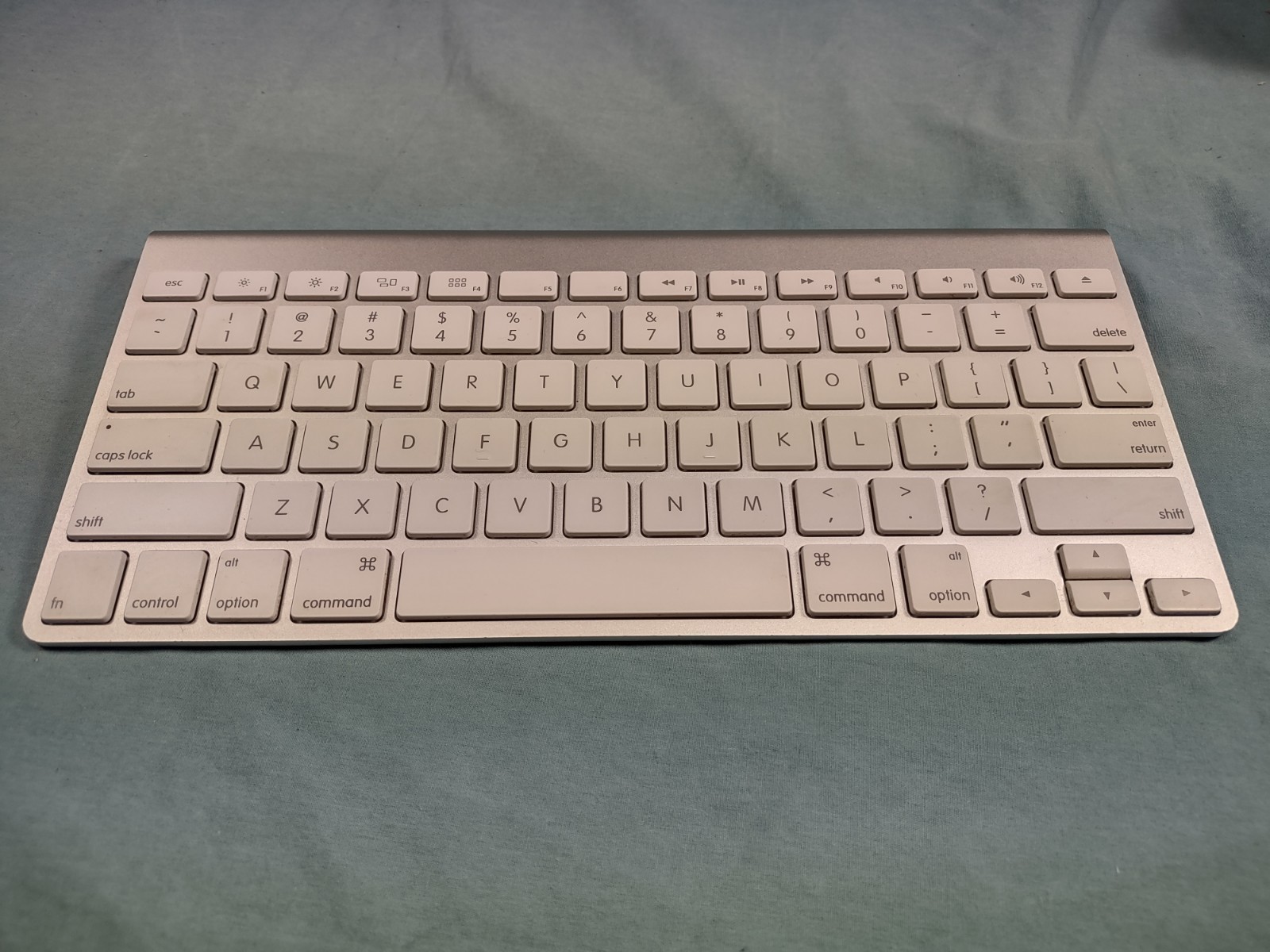 Genuine Apple Wireless Bluetooth Keyboard A1314 Mac Aluminium Tested Working OEM