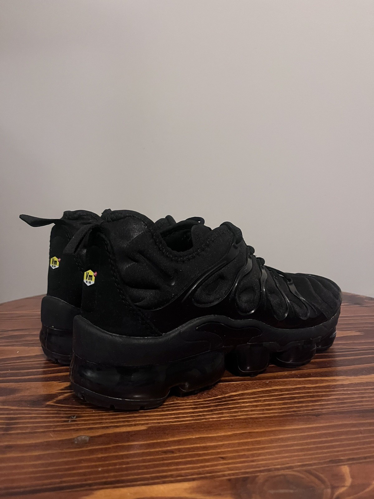 Nike Air VaporMax Plus Black Athletic Shoes 924453-001 Men size 7 Women Size 8.5