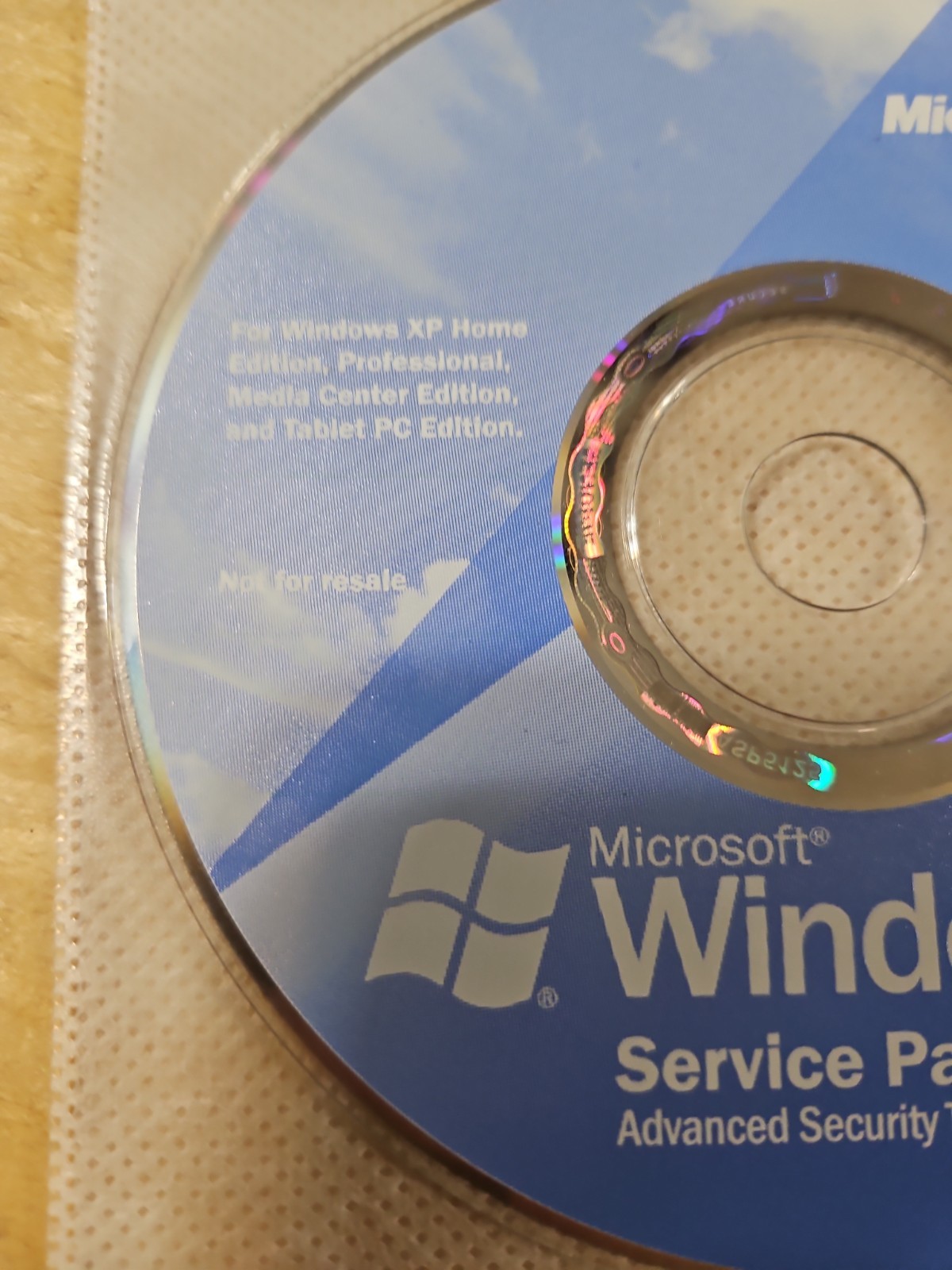Microsoft Windows XP Service Pack 2 with Advanced Security Technologies disc cd