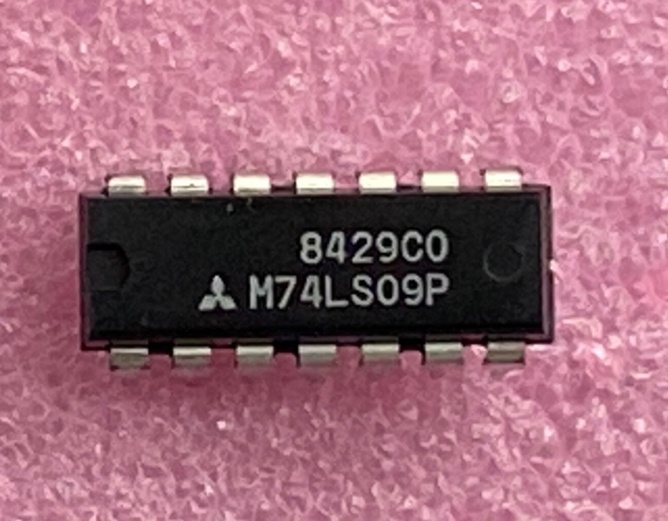 Panasonic M74LS09P  2-input POS-AND gates w/open collector Integrated Circuit