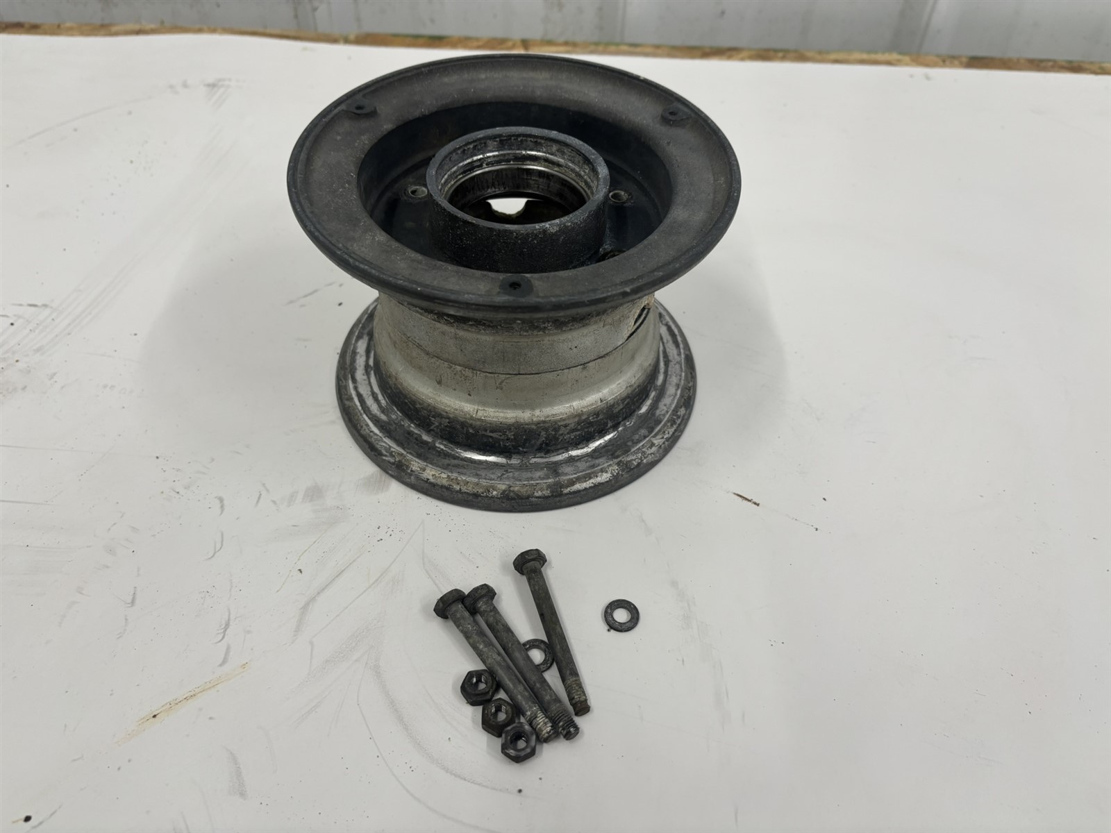 66 Mooney M20 C Cleveland front nose wheel rim hub Cleveland 500 5.00 x 5 5.00x5