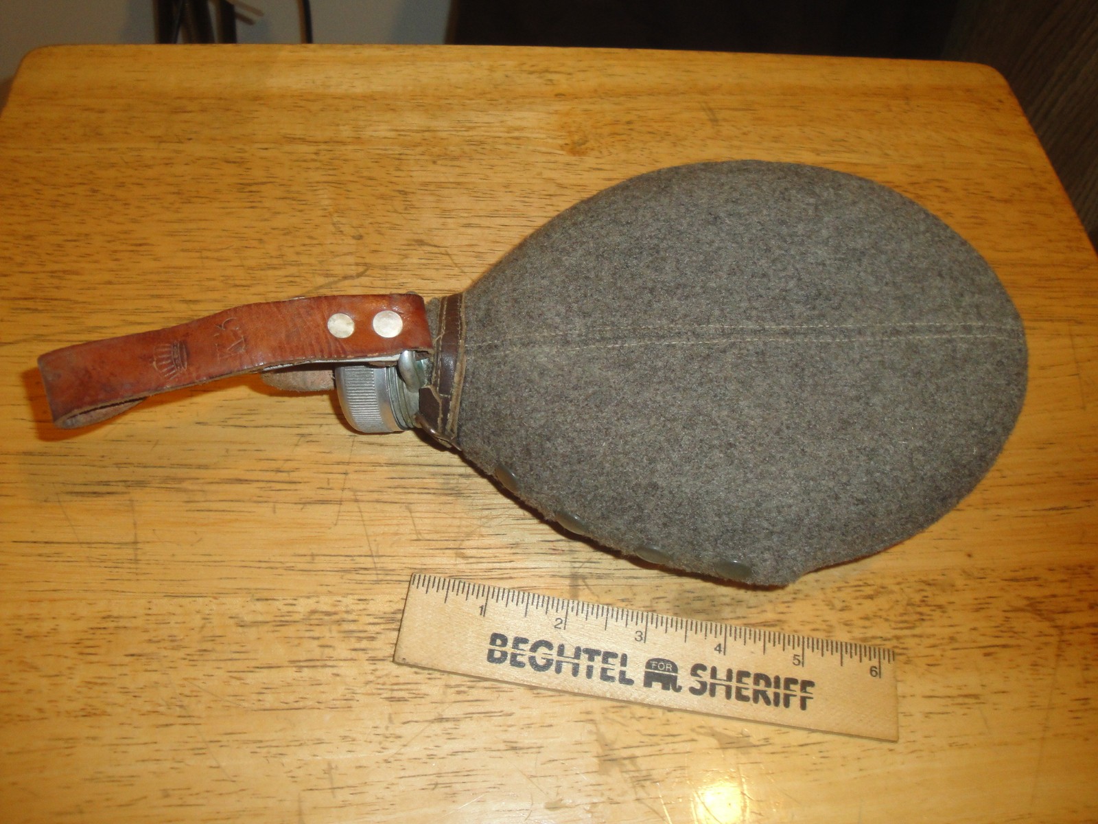 WWII DANISH ARMY M31 CANTEEN W/ FELT COVER & MARKED LEATHER HANGER, EXCELLENT.