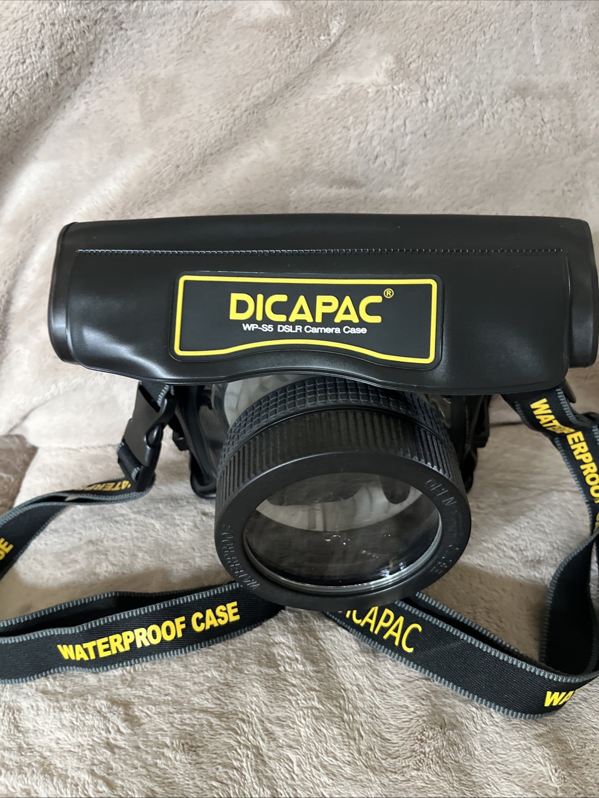 DiCAPac WP-S5 Waterproof Case for Digital SLR Cameras
