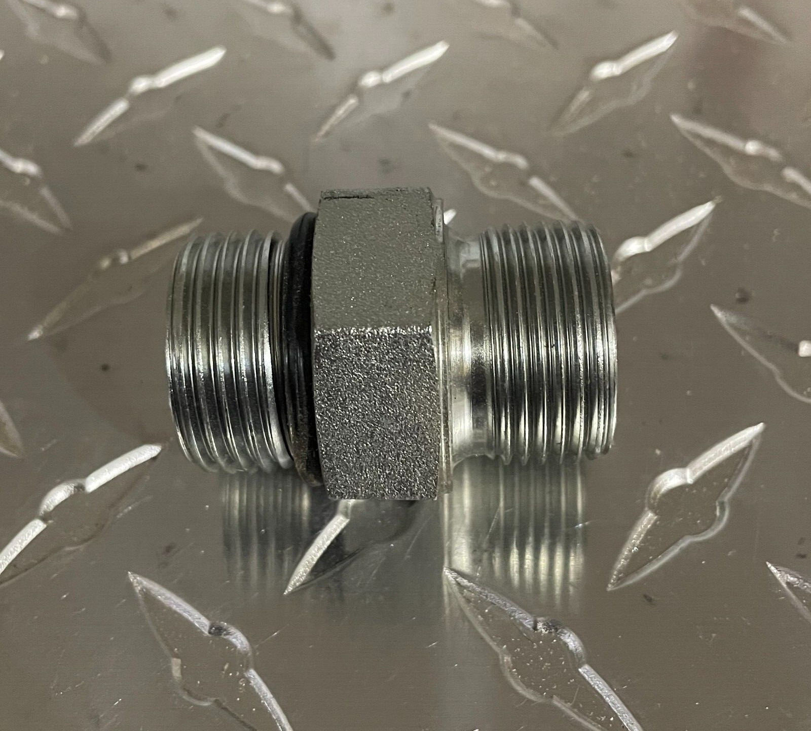7062-08-08   1/2" Male ORB X 1/2" MALE BSPP Adapter Fitting