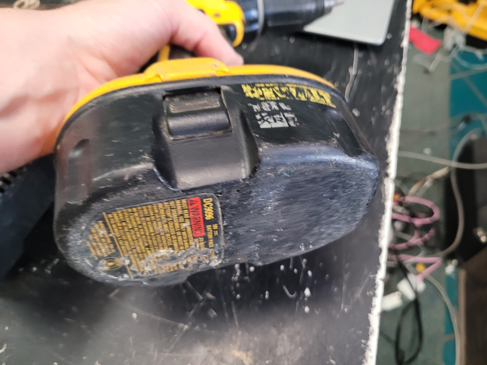 READ DeWALT DC720 18V 1/2" Cordless Drill Driver Set