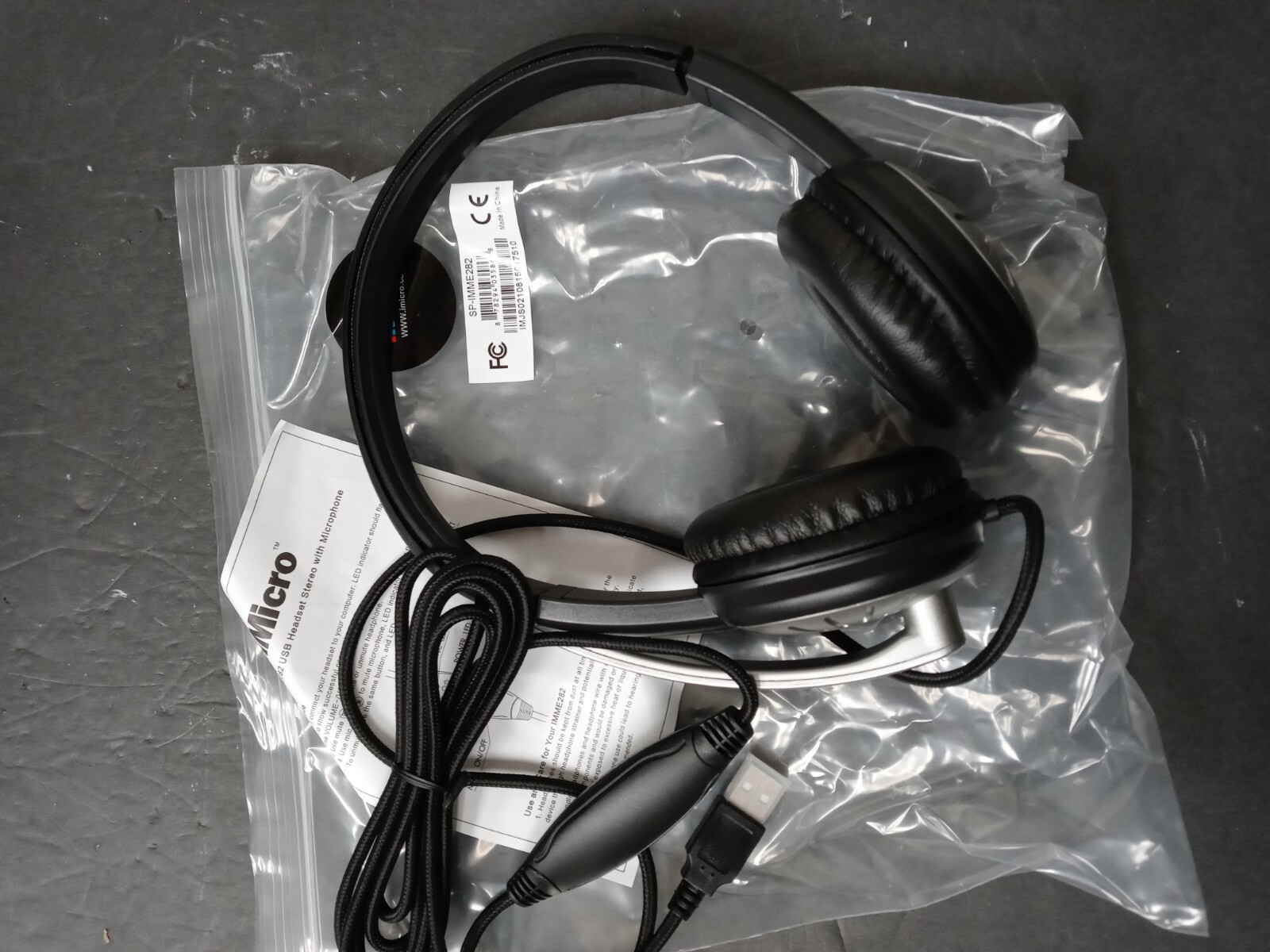 iMicro SP-IMME282 Wired USB Headphone w/ Microphone & Volume Control (Black)