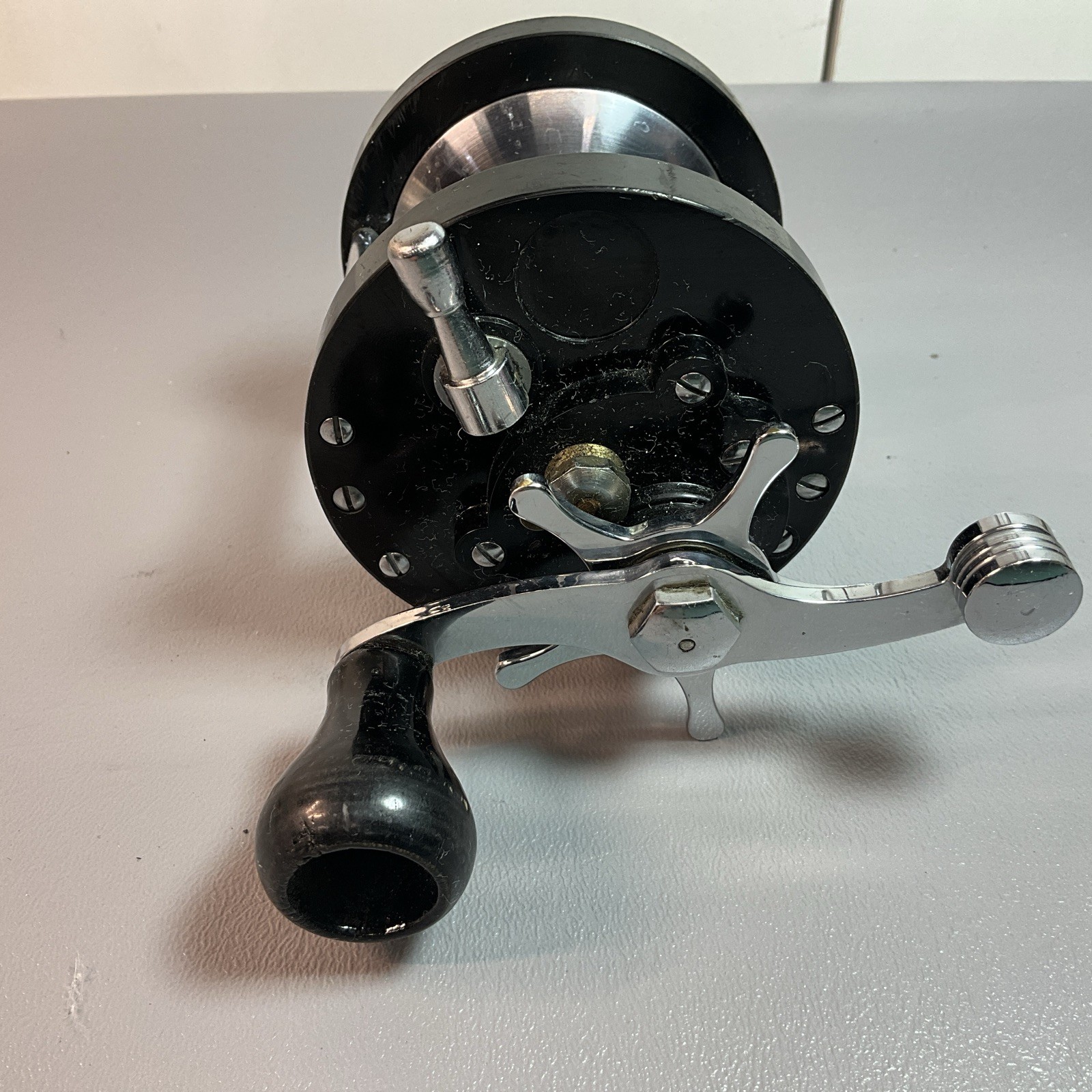 VINTAGE OCEAN CITY, MODEL BAY CITY #150. TROLLING FISHING REEL.  ((R103)