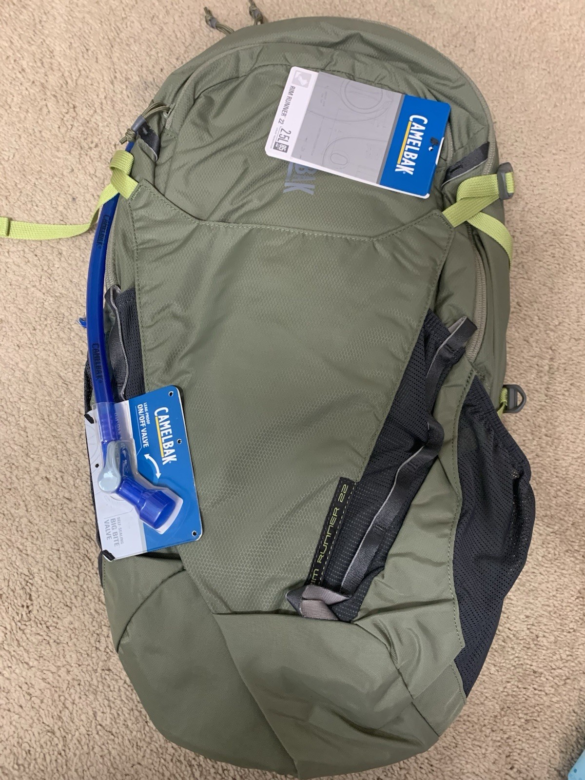 CamelBak Rim Runner 22 Hydration Backpack 2.5L / 85oz