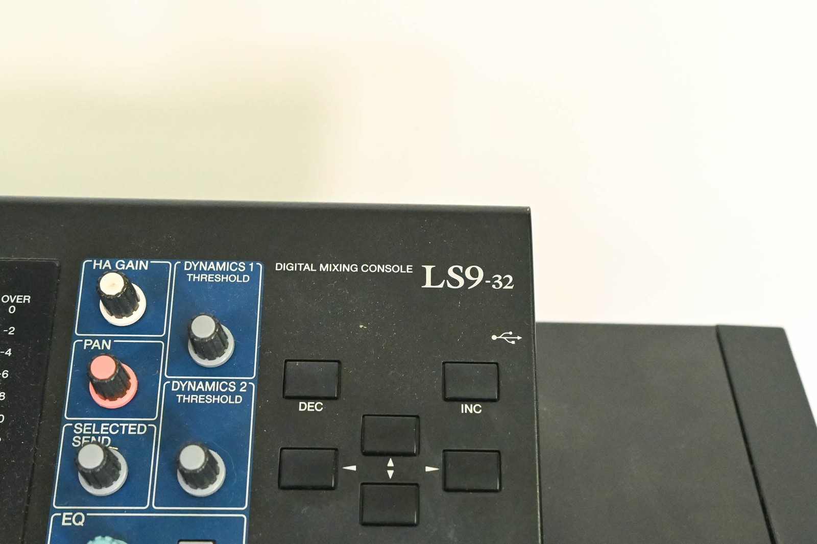 Yamaha LS9-32 32-Input Digital Mixing Console CG01B42