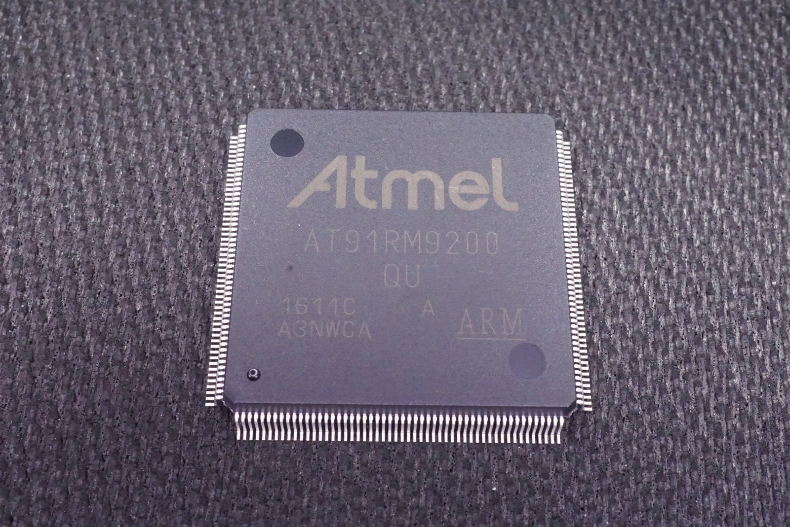 AT91RM9200-QU-002 Atmel 16/32-Bit Microcontroller 180MHz 128KB 1.8V 208-PQFP SMT