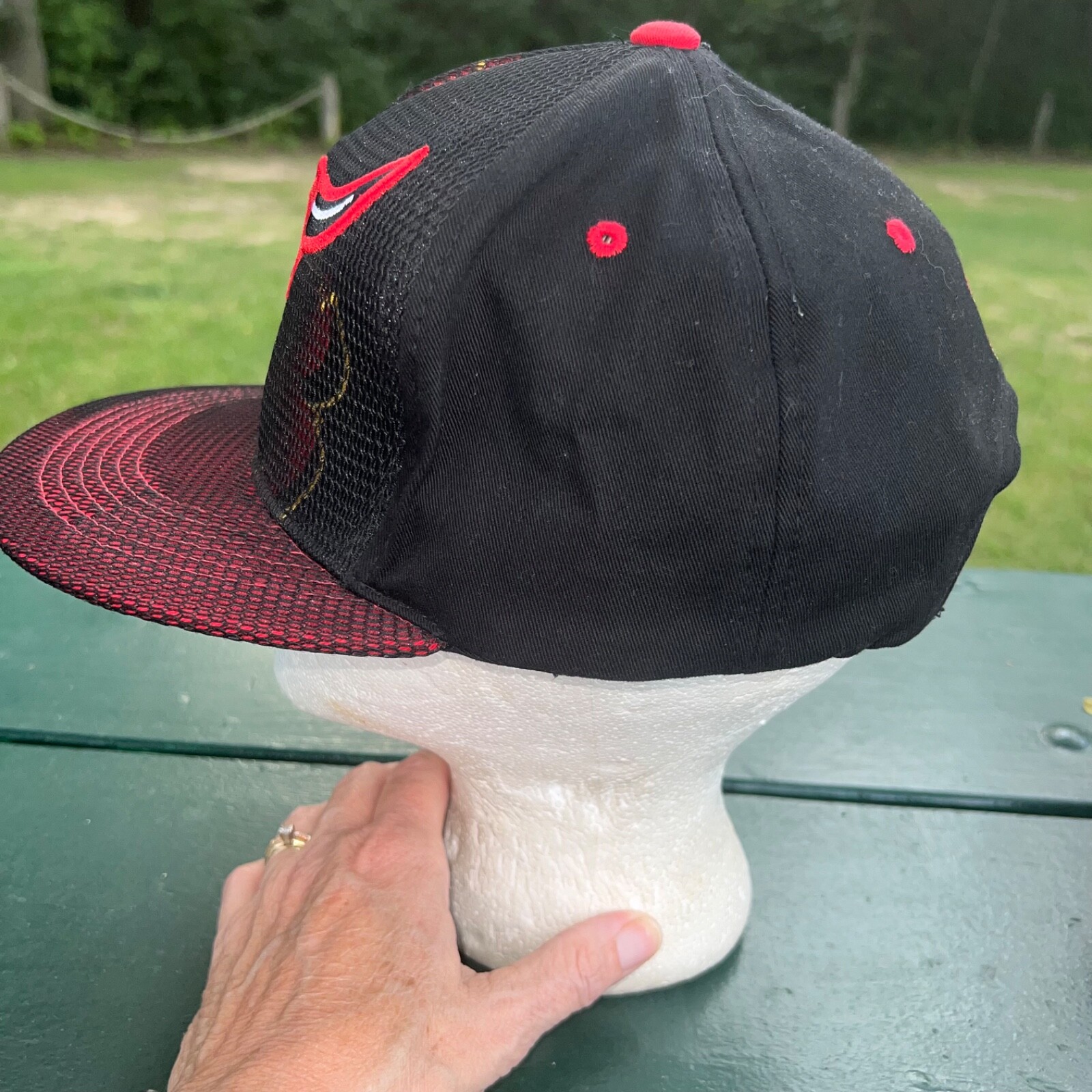 Chicago Bulls Vintage Michael Jordan 23 Black /Red Fabric & MeshHat Cap Snapback
