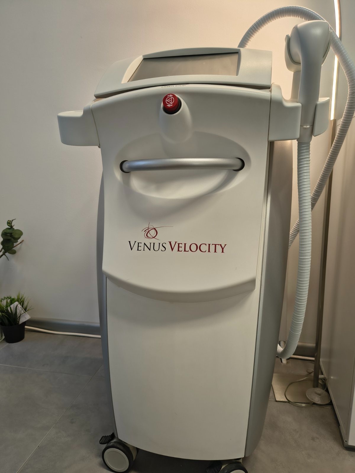 Venus Velocity - Diode Laser Hair Removal ( Venus Concept )