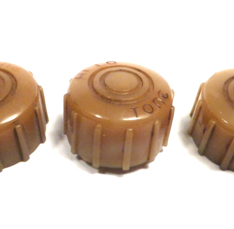 vintage SILVERTONE 7054 TABLETOP RADIO : SET 4 BAKELITE "LETTERED" KNOBS