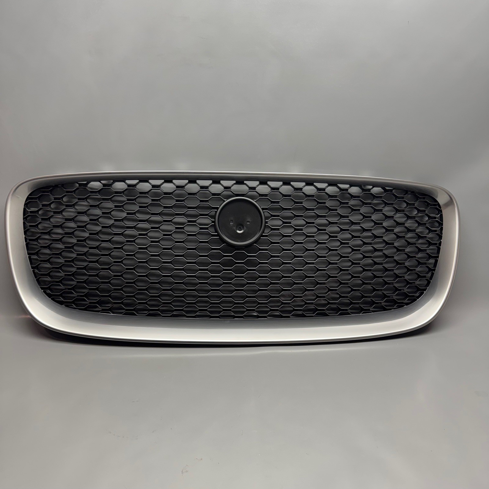 JAGUAR F-PACE CENTER GRILLE 2017 2018 2019 OEM HK83-018K28-AA