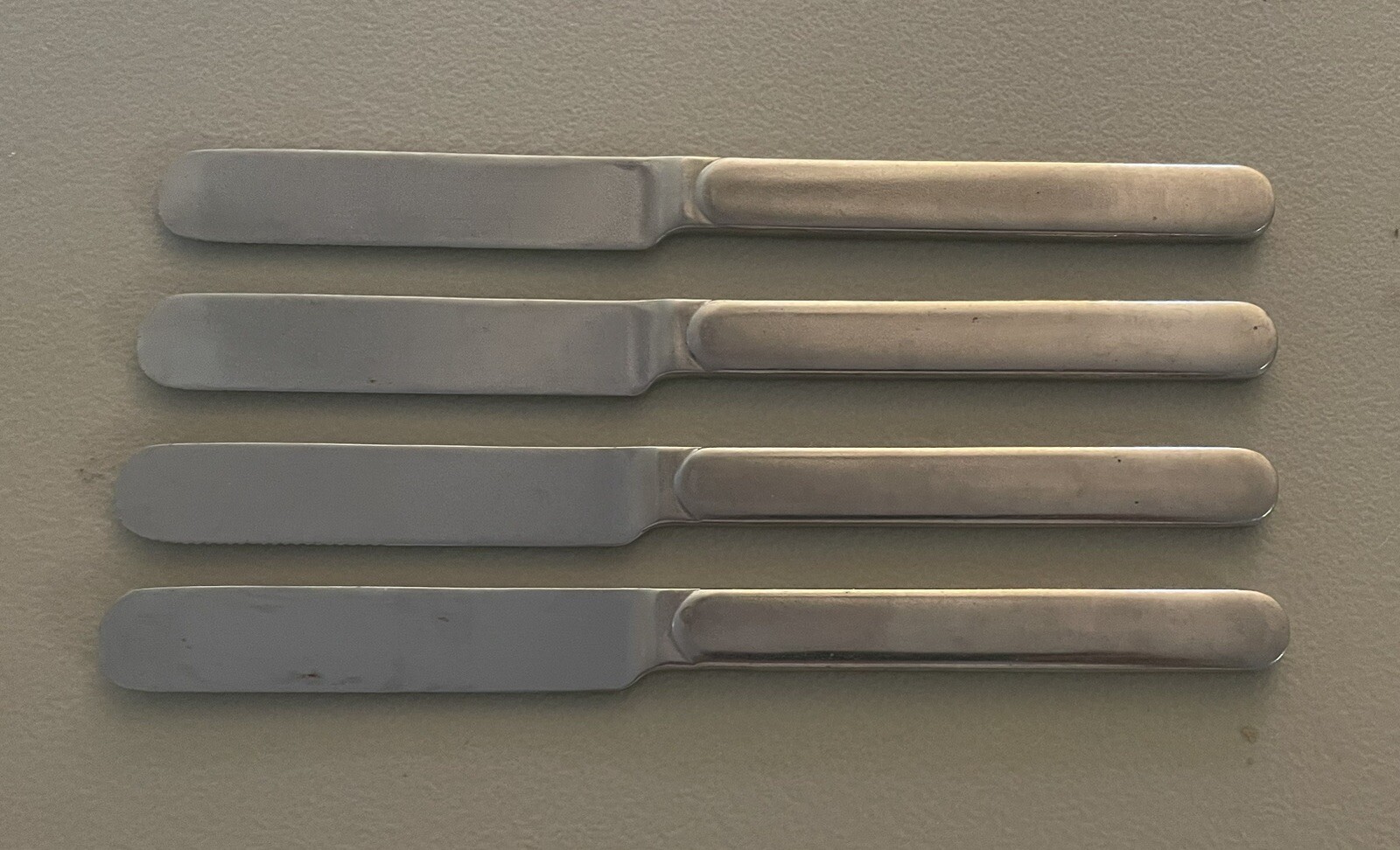 Reed & Barton Select MIDDLEBURG-MARLBOROUGH 4 Dinner Knives Stainless Flatware