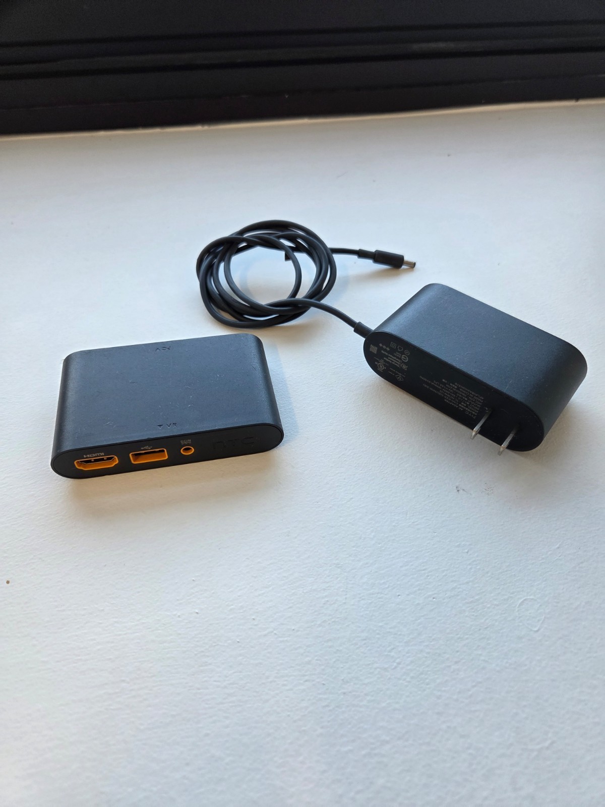 HTC VIVE VIRTUAL REALITY LINK BOX AND POWER CABLE